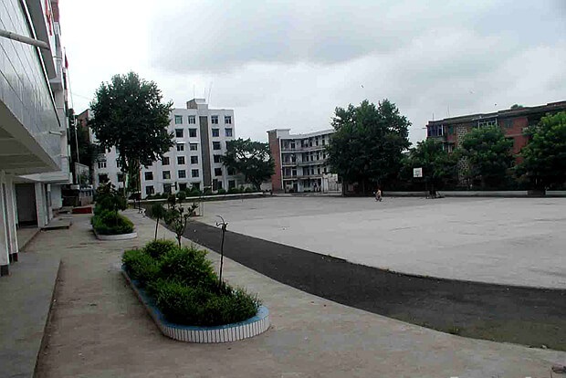 馴龍中學院校環(huán)境