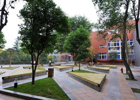 四川師范大學附屬中學硬件設施