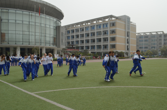 四川大學(xué)附屬中學(xué)2018年收費標準