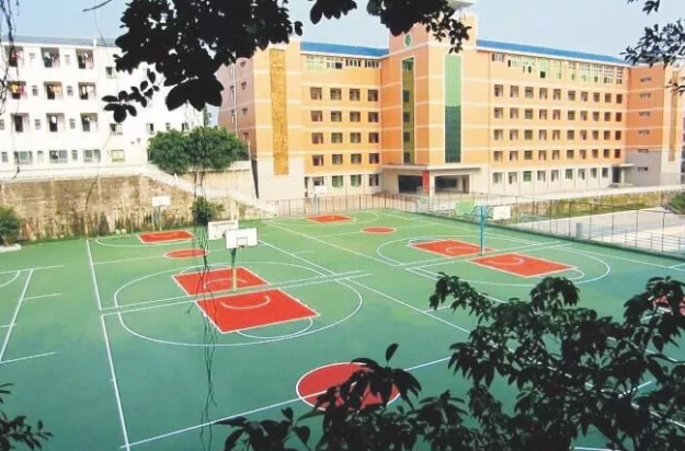 渠縣中學(xué)地理位置在哪兒？