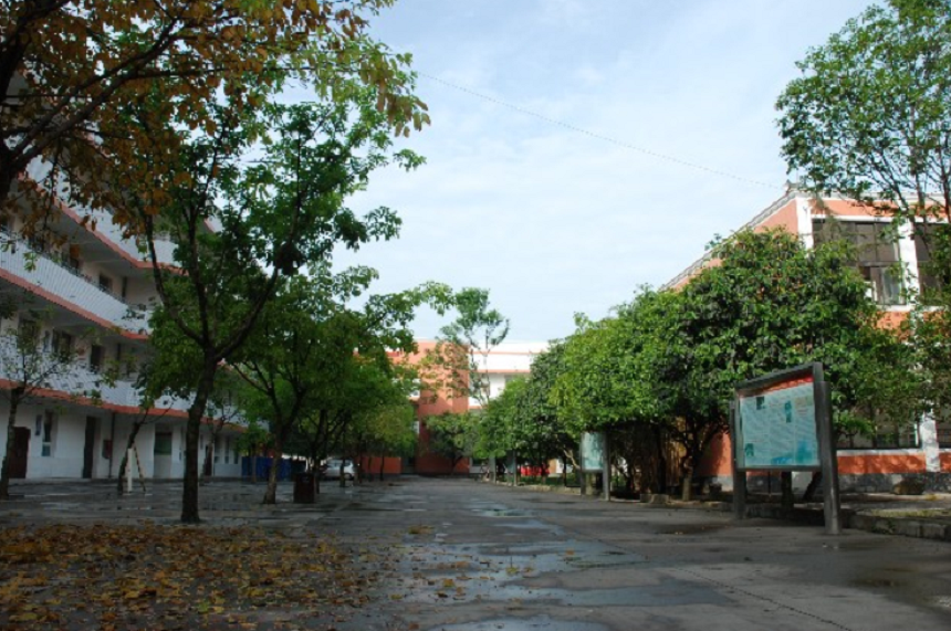 大邑中學(xué)聯(lián)系方式是多少？