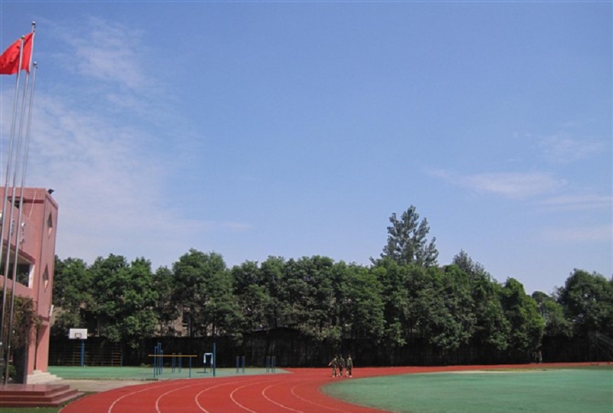 成都三十六中環(huán)境好不好？住宿呢？