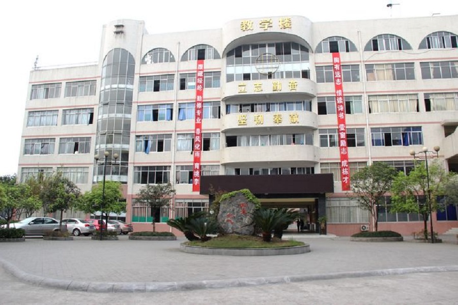 平樂中學(xué)近幾年的中考錄取分?jǐn)?shù)線是多少？
