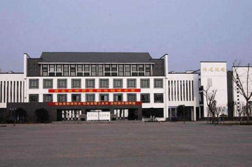 石室白馬中學官網網址是什么？