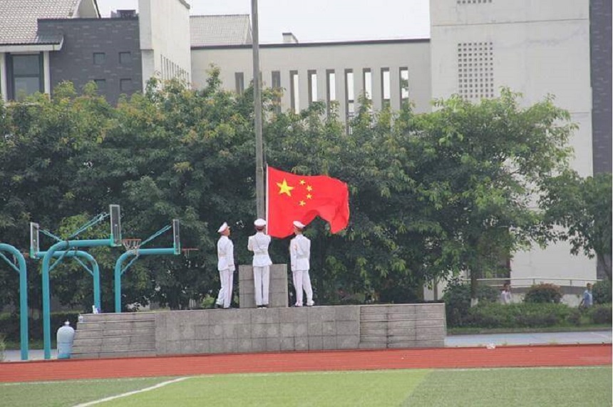 石室白馬中學(xué)近幾年的中考錄取分?jǐn)?shù)線是多少？