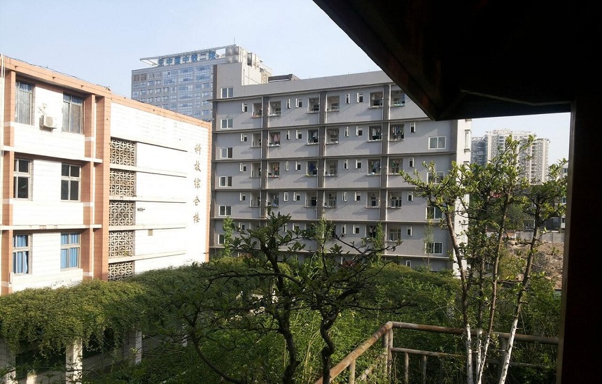 通錦中學(xué)地址在哪里？
