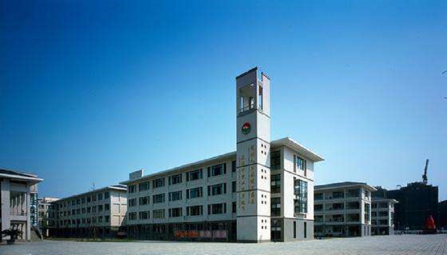 都江堰外國(guó)語(yǔ)實(shí)驗(yàn)學(xué)校2020年中考錄取分?jǐn)?shù)線是多少？