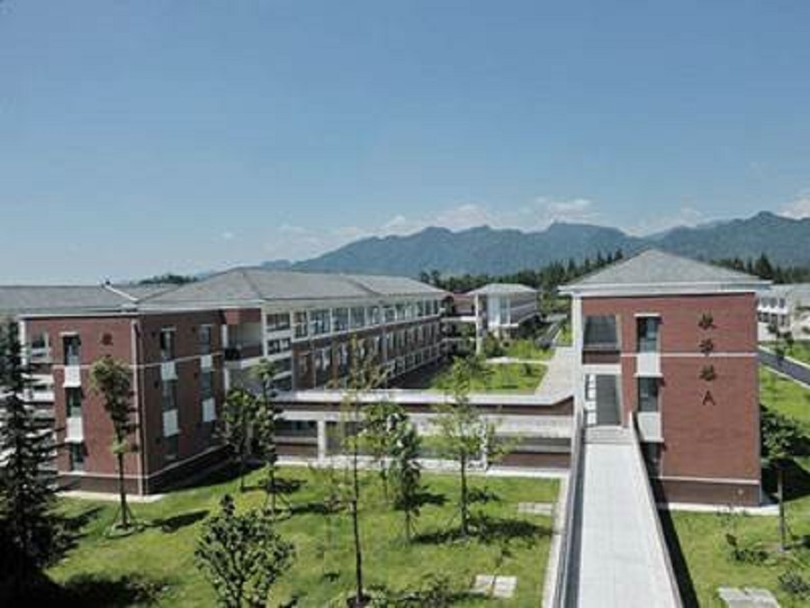 青城山高級中學(xué)地址在哪里？
