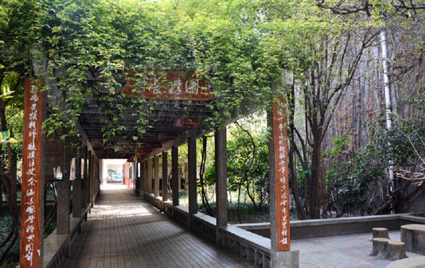 成都玉林中學(xué)校園環(huán)境好不好？