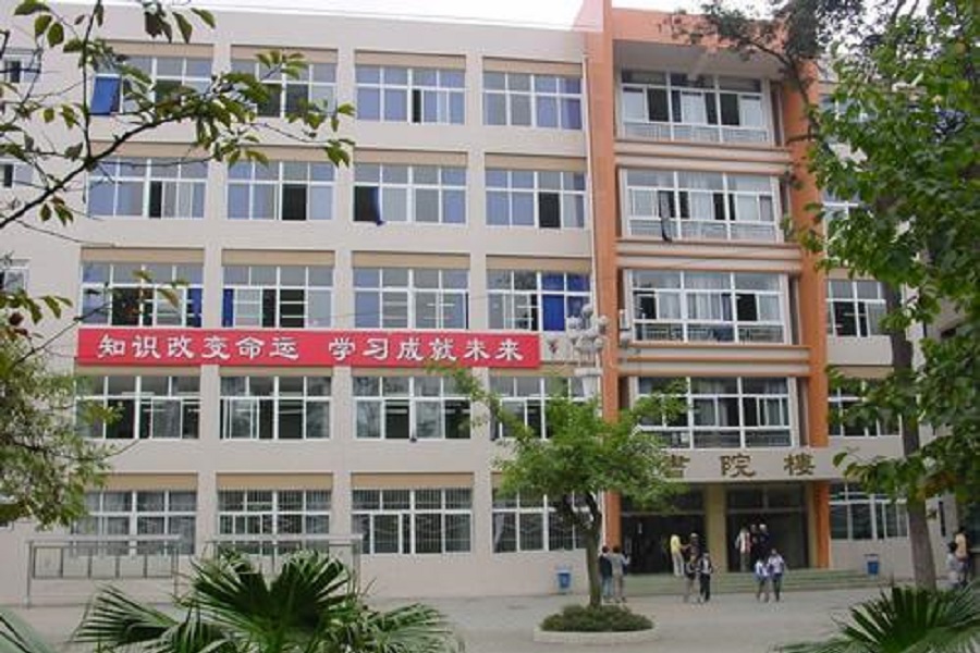 新都二中校園環(huán)境怎么樣？