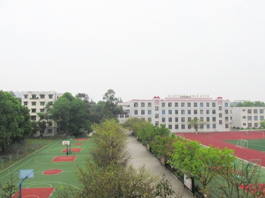 青白江中學(xué)環(huán)境好不好？