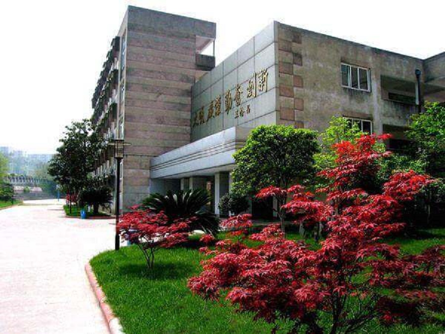 四川省科學(xué)城第一中學(xué)校園環(huán)境怎么樣？
