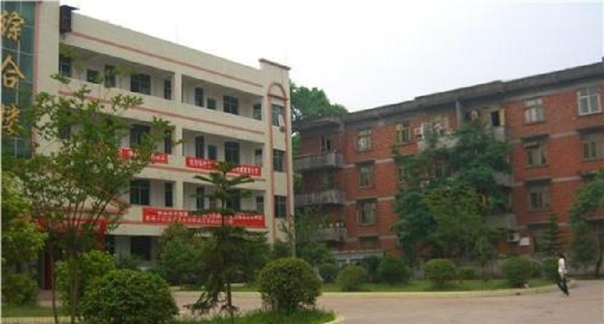 丹山中學(xué)在哪？