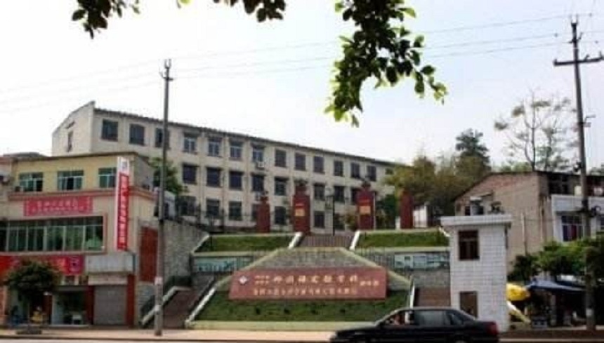 資陽外國語學校環(huán)境、教學設施好不好？