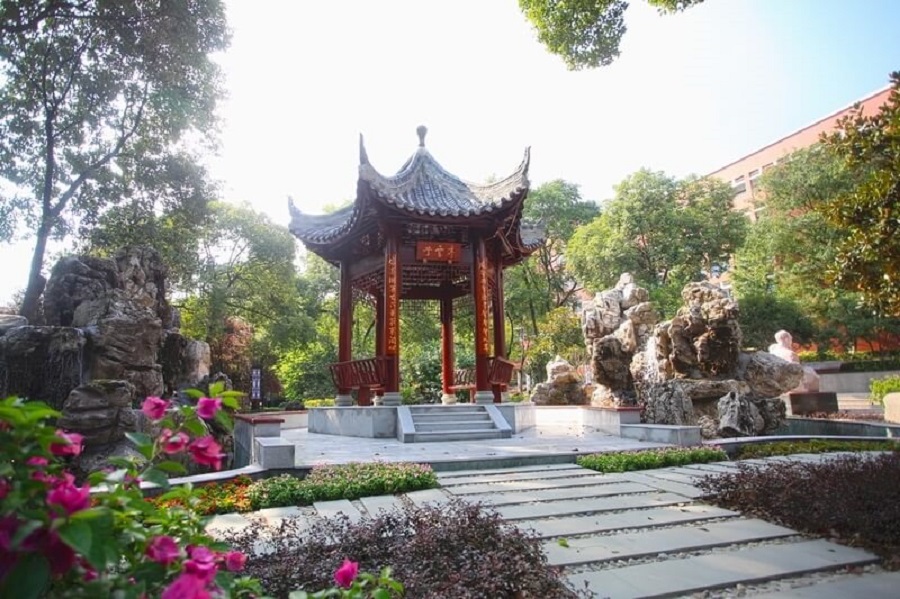 綿陽(yáng)中學(xué)學(xué)費(fèi)貴不貴？