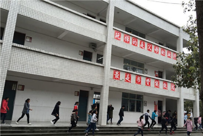 龍正中學(xué)地址在哪里？