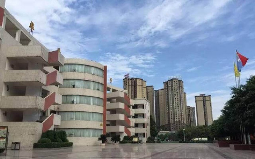華興中學是民辦嗎？