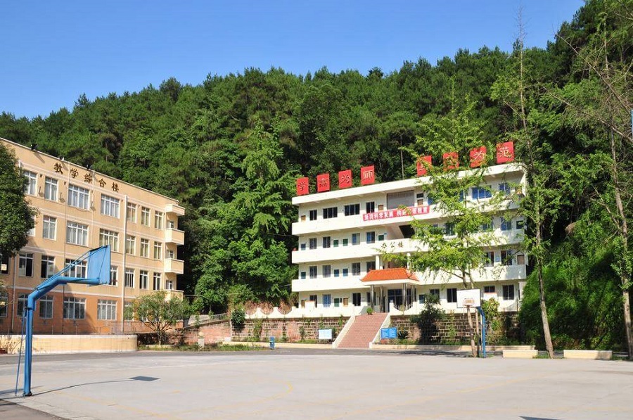 樂山四中地址在哪里？