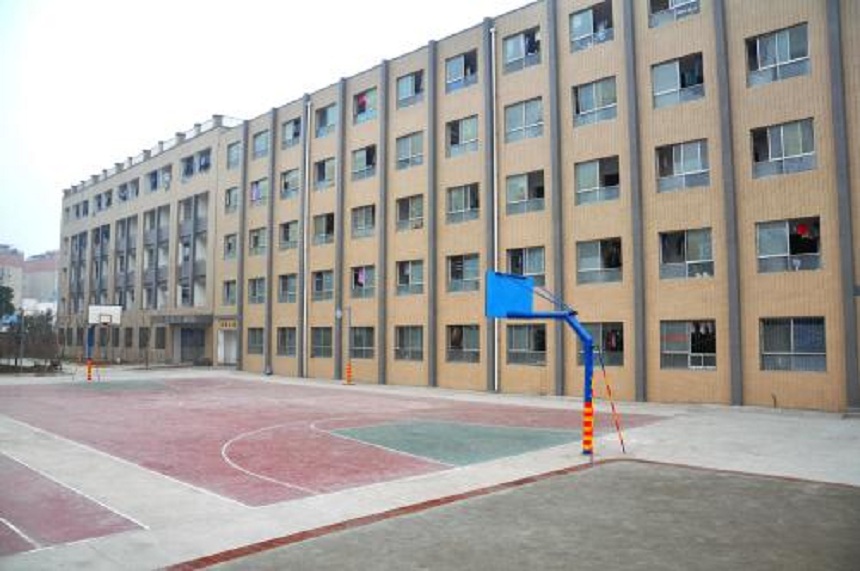 德陽東電中學是不是公辦高中？