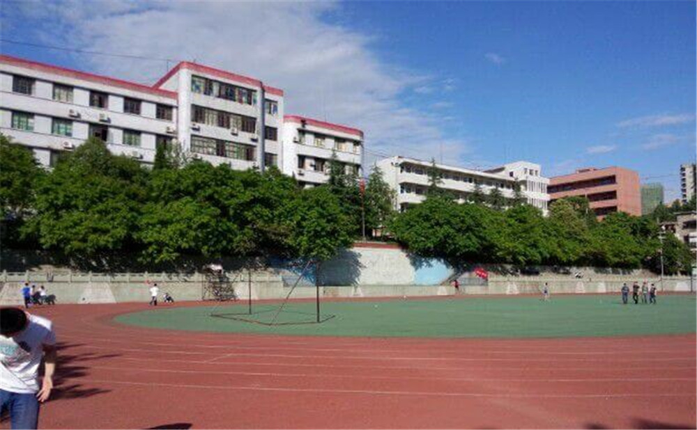 通江縣實驗中學(xué)校園環(huán)境如何？