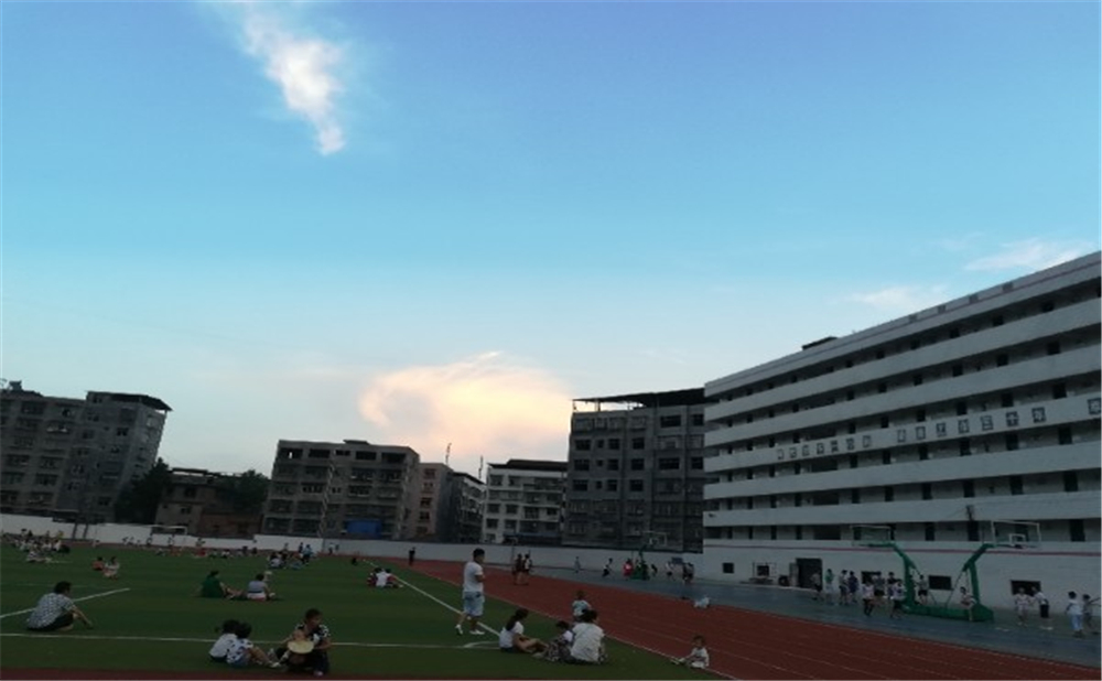 鐵佛中學學校詳細地址在什么地方？