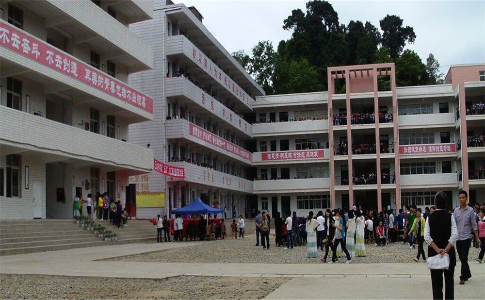 玉山中學(xué)學(xué)校詳細(xì)地址在什么地方？