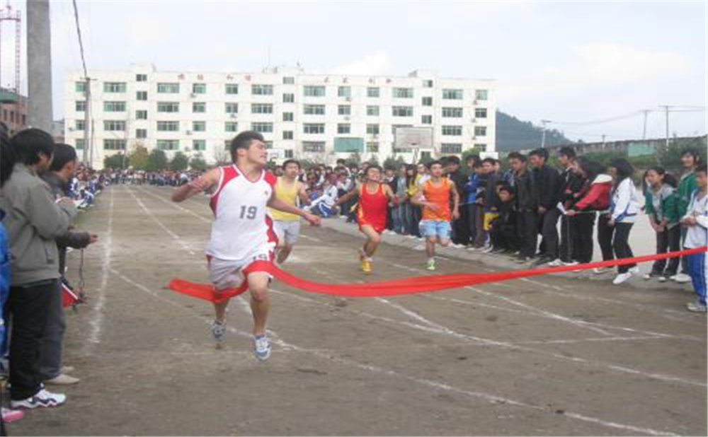 花叢中學(xué)學(xué)校詳細(xì)地址在什么地方？