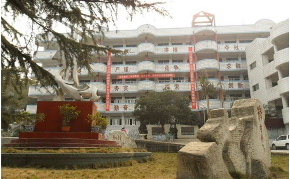 資中龍結(jié)中學(xué)學(xué)校環(huán)境怎么樣？