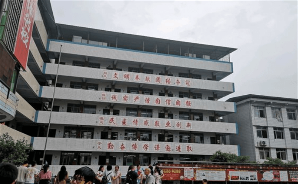 資中縣第三中學學校環(huán)境怎么樣？