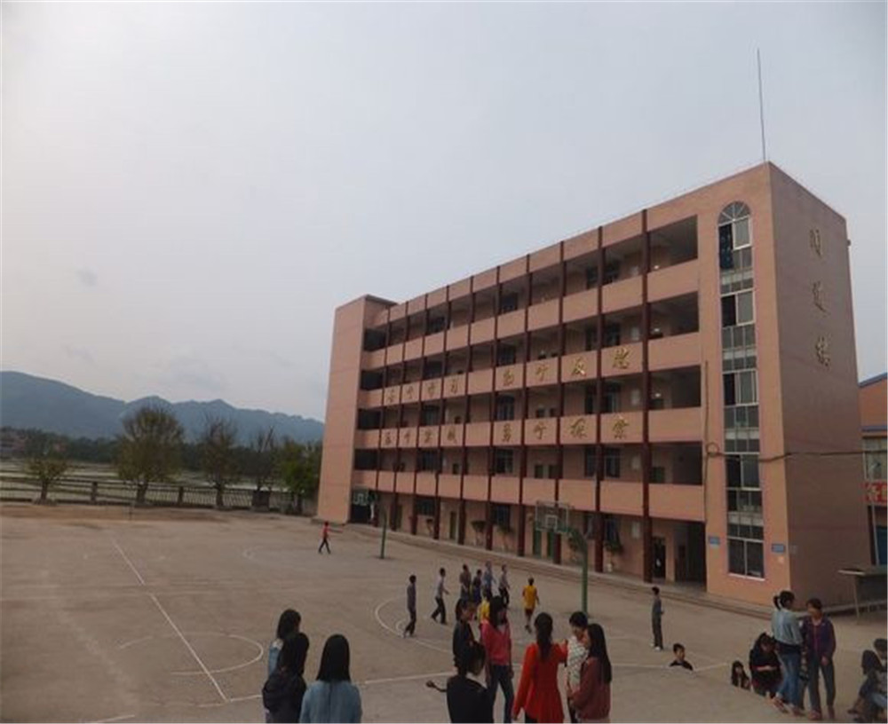 開江縣任市中學(xué)的詳細地址在什么地方？