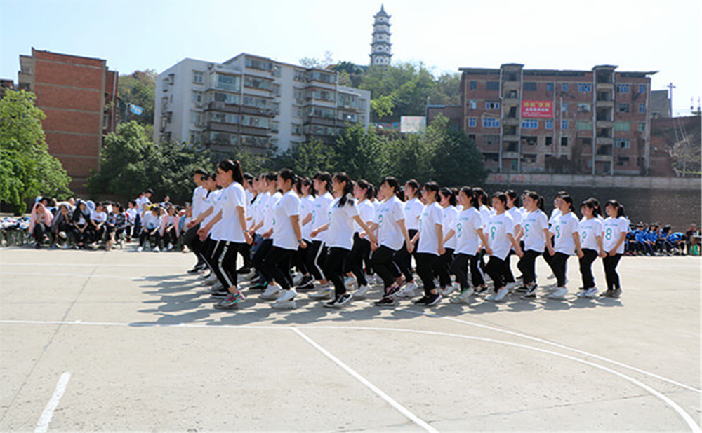 威遠(yuǎn)縣自強中學(xué)學(xué)校詳細(xì)地址在什么地方？