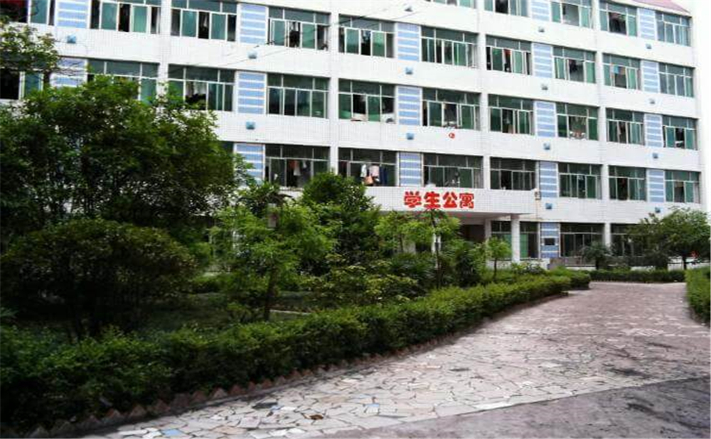 威遠(yuǎn)龍會(huì)中學(xué)2020年學(xué)校學(xué)費(fèi)多少錢一年？
