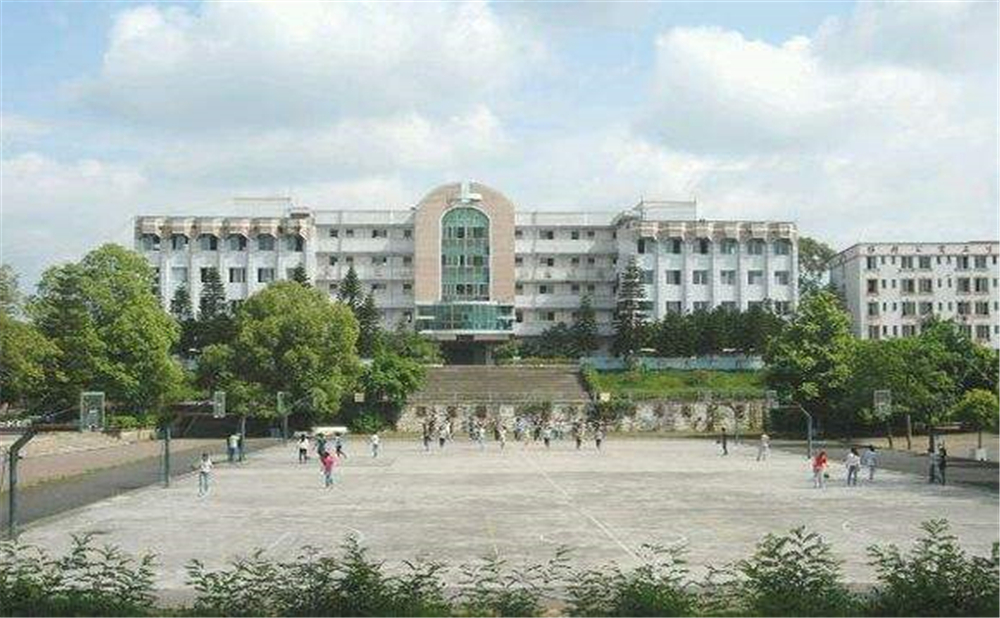 內(nèi)江十中學(xué)校環(huán)境怎么樣？