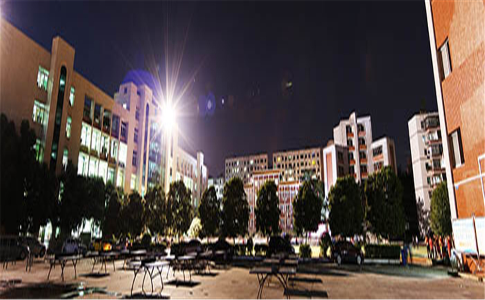南充市白塔中學(xué)學(xué)校環(huán)境怎么樣？