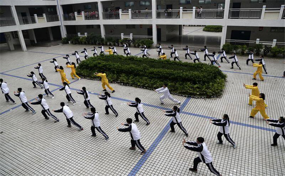 高坪中學2020年學校學費多少錢一年？