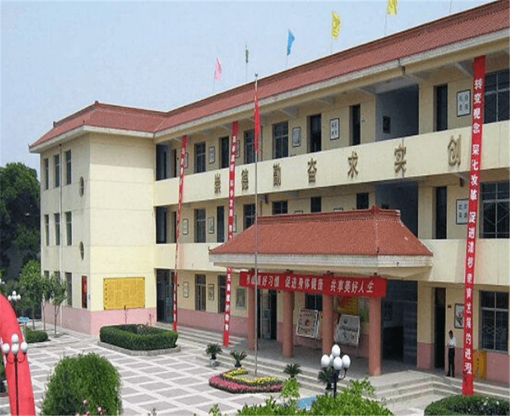 攀枝花市第十二中學(xué)校2020年學(xué)校學(xué)費多少錢一年？