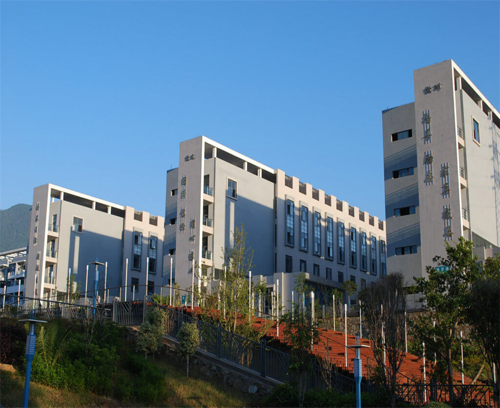 四川省米易學(xué)校招辦電話是多少？
