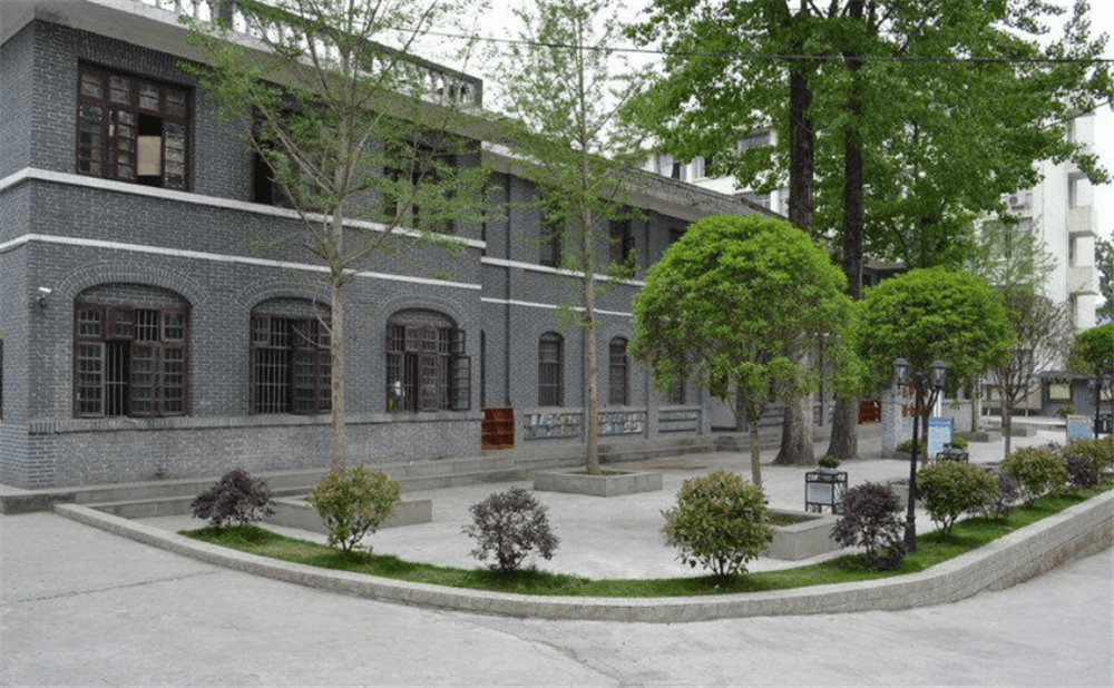 閬中市柏埡中學學校環(huán)境怎么樣？