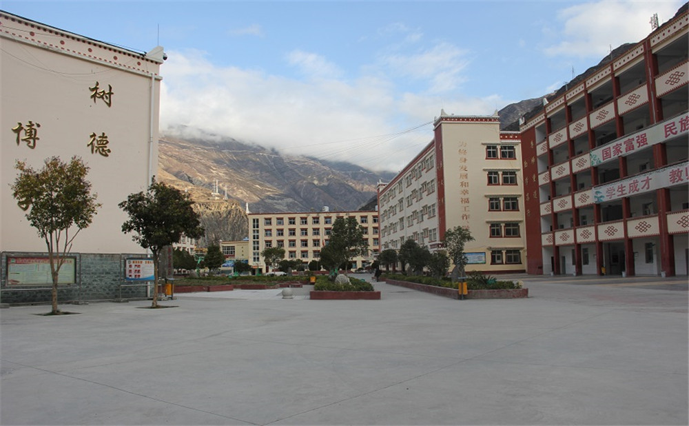 小金中學(xué)的詳細地址在什么地方？