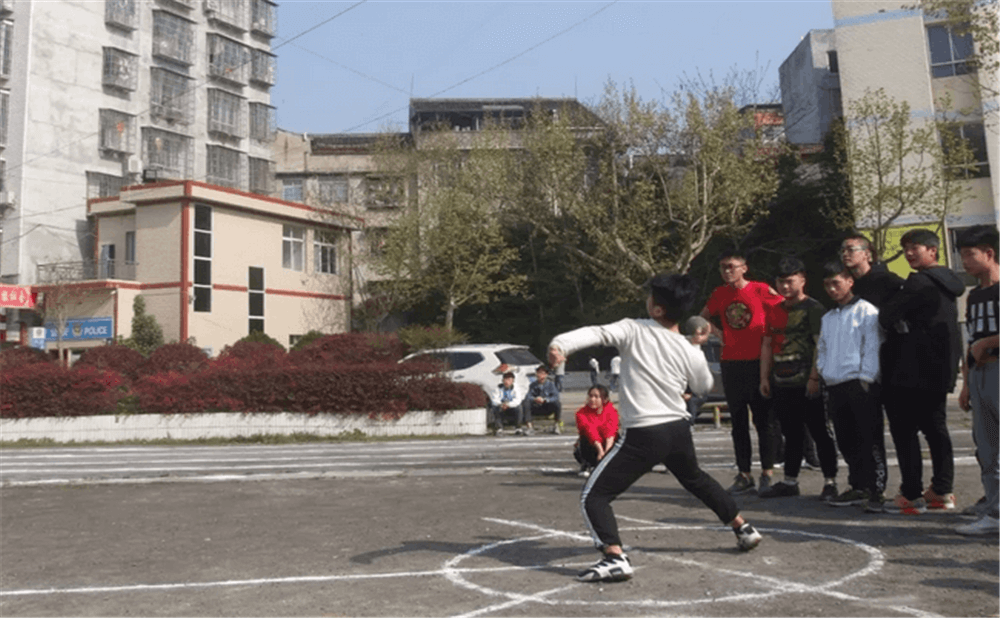 定水中學(xué)學(xué)校環(huán)境怎么樣？