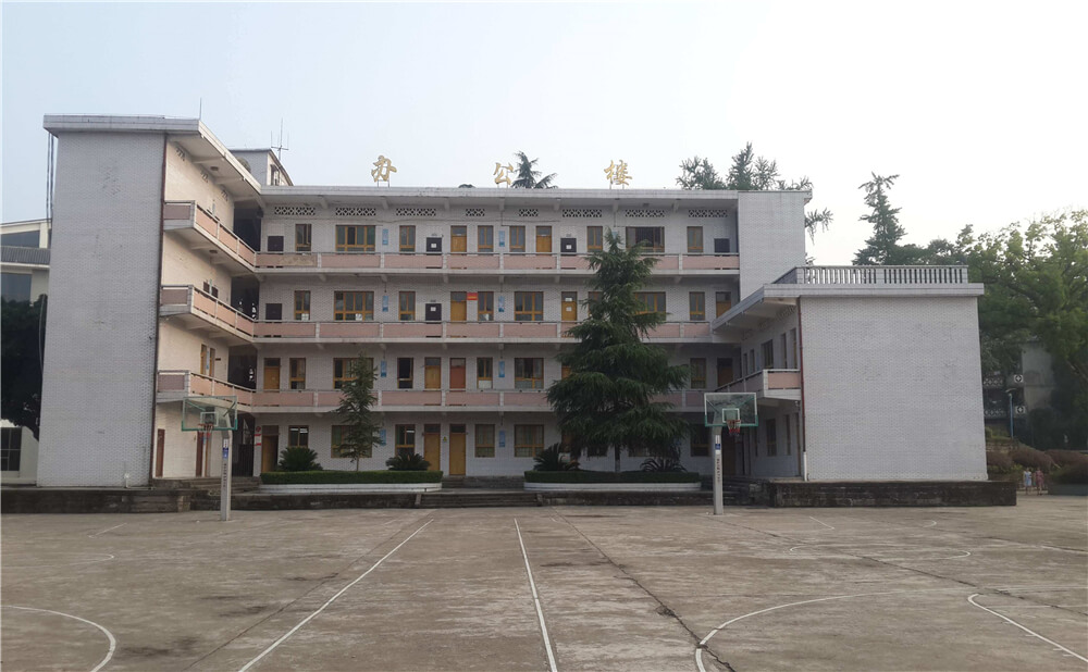 蓬安中學(xué)學(xué)校環(huán)境怎么樣？