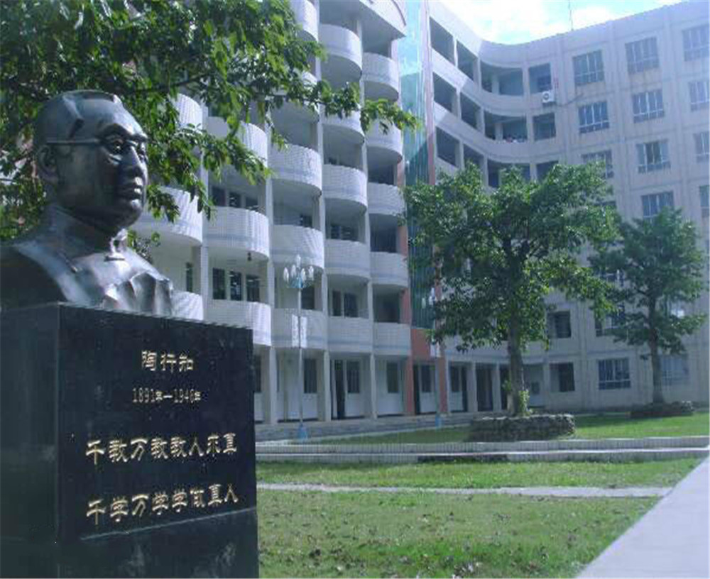 西昌市第六中學(xué)學(xué)校招辦電話是多少？