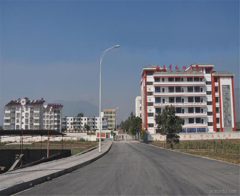 西昌市禮州中學(xué)學(xué)校招辦電話是多少？