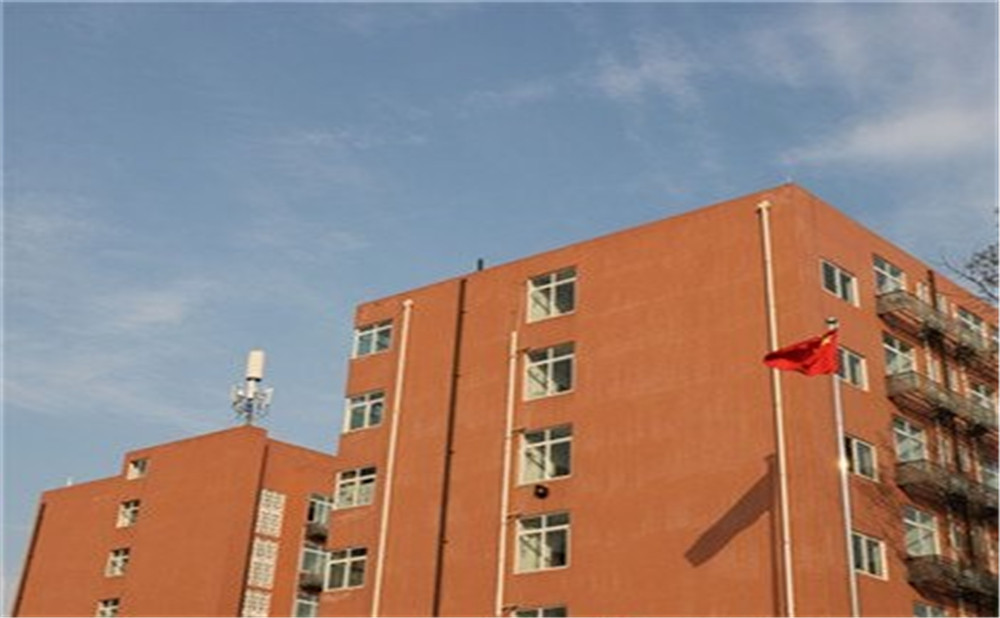成都實驗中學(xué)每年的學(xué)費是多少？