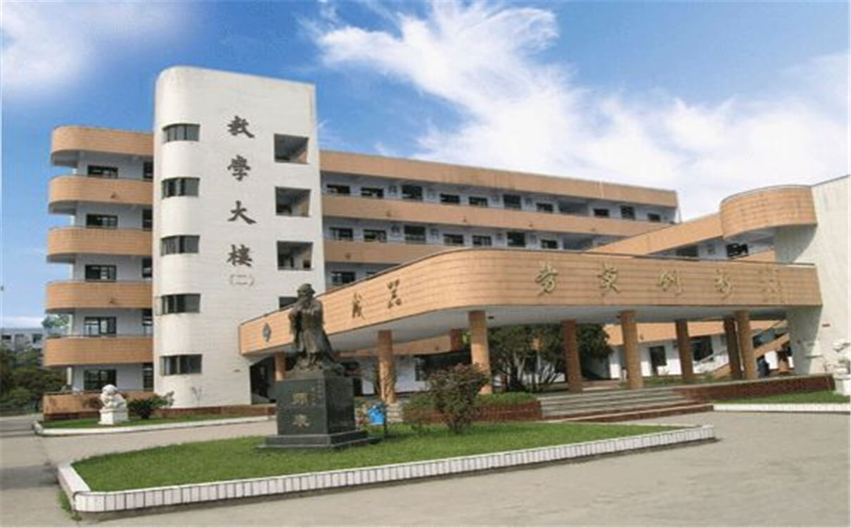 西南交通大學(xué)附屬中學(xué)高中部的錄取分?jǐn)?shù)是多少？