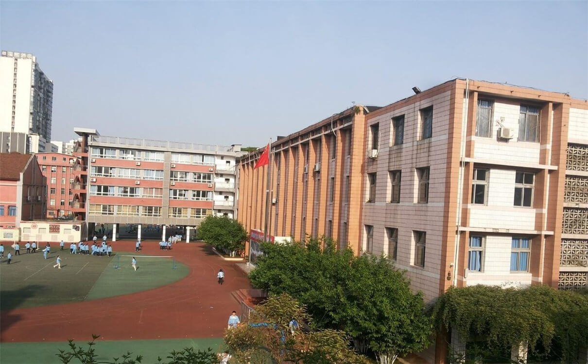 通錦中學(xué)的學(xué)費是多少？