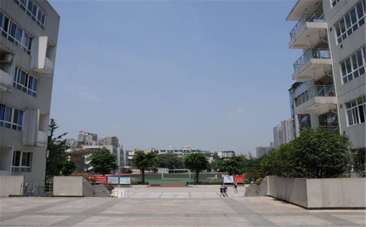 成都鐵路中學(xué)高中部的錄取分?jǐn)?shù)是多少？