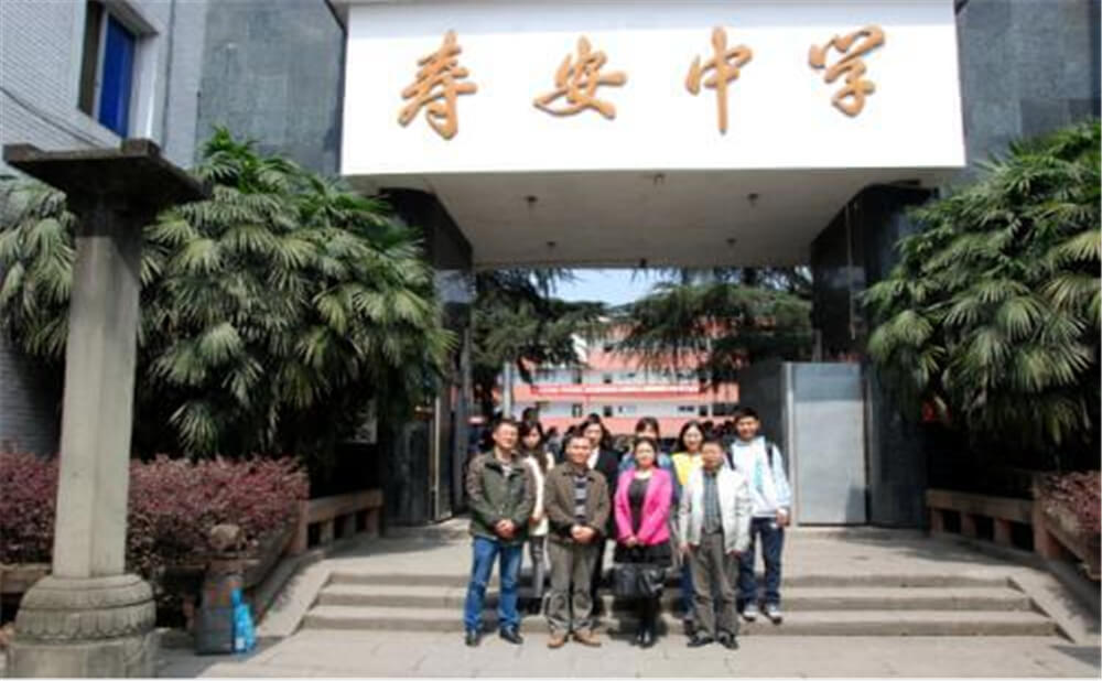 壽安中學(xué)每年的學(xué)費(fèi)是多少錢？