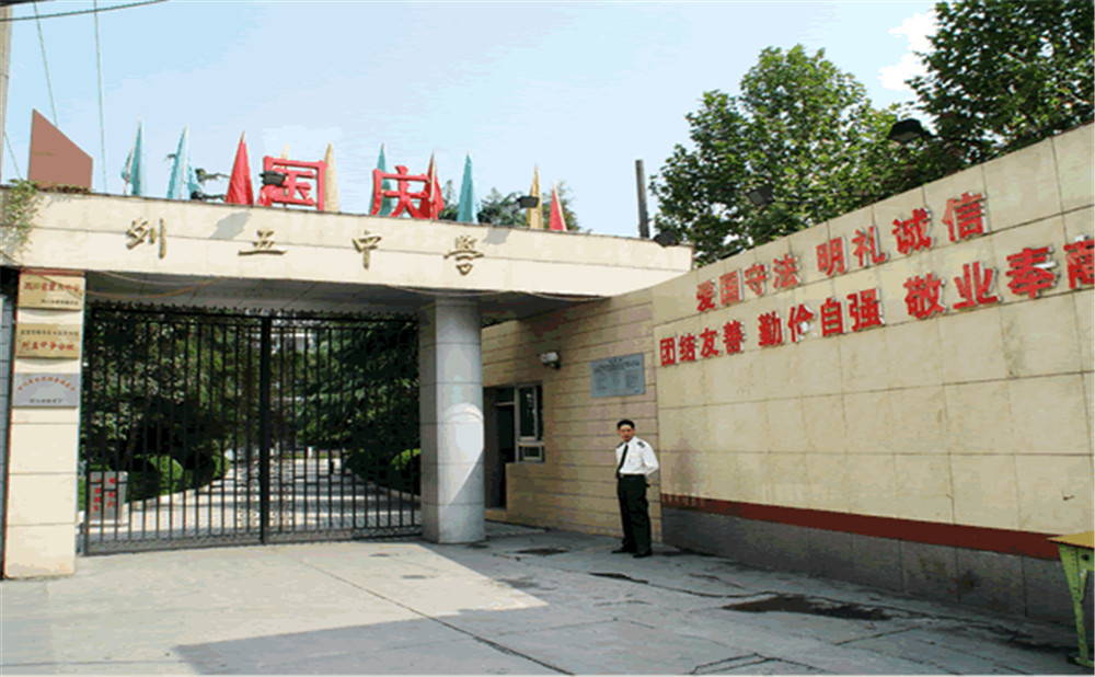 成都列五中學(xué)高中部的錄取分?jǐn)?shù)是多少？