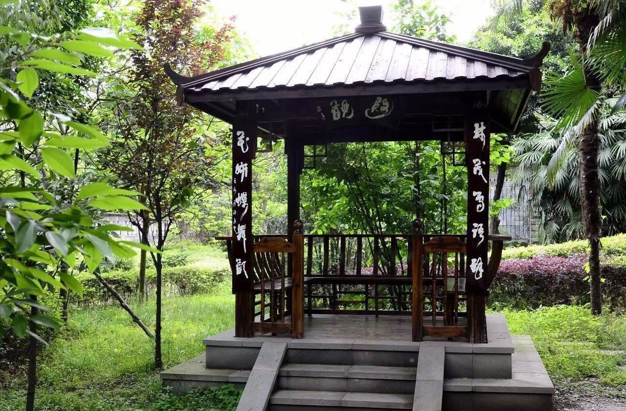 成都十八中一年的學(xué)費(fèi)是多少？